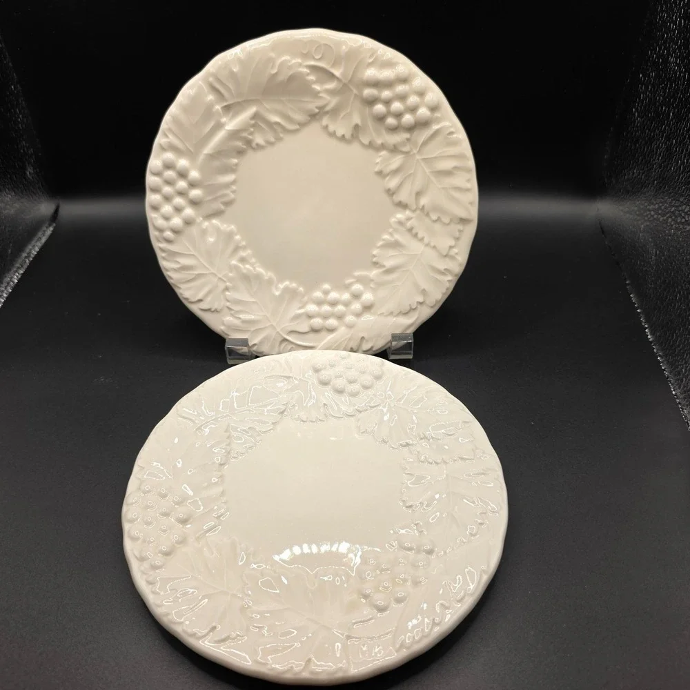 Williams-Sonoma Napa Cream Embossed Grape/Leaves 7inch Plate Set of 2 Italy